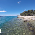praia de água cristalina em Zadar, Croácia