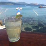 coquetel de frente para o mar, almara beach club, montenegro, kotor