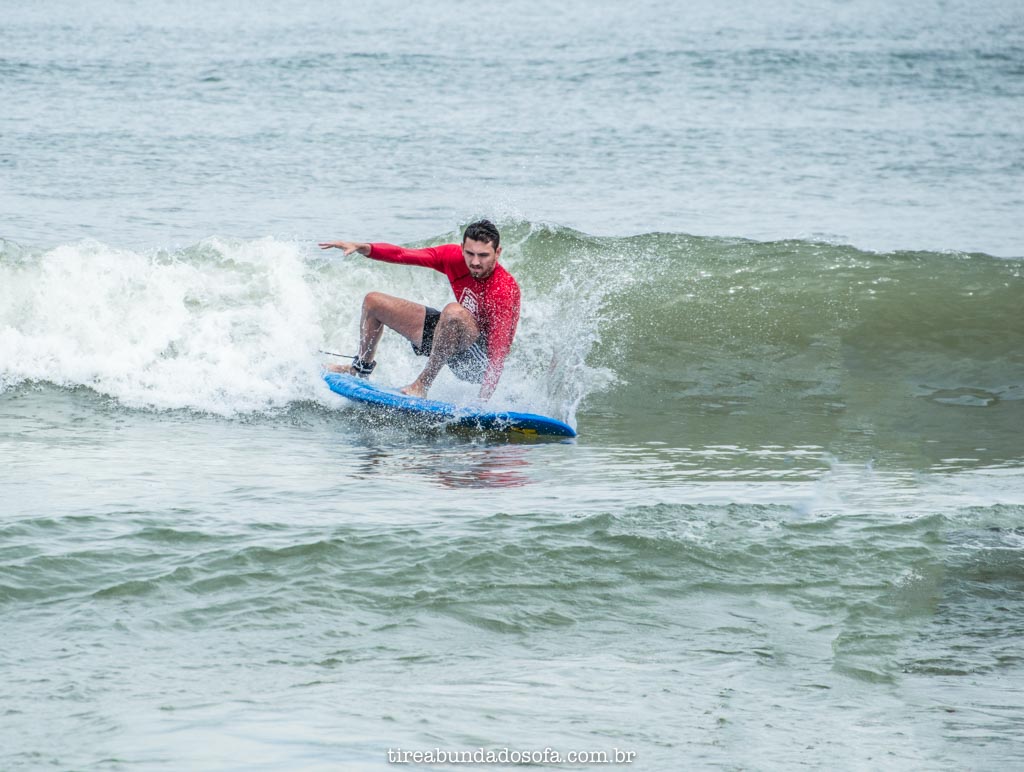 aprender a surfar na praia do campeche, em florianópolis, santa catarina