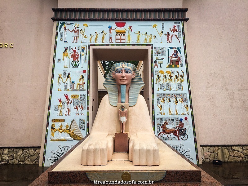 parte externa do museu egípcio de Curitiba