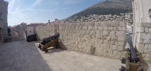 canhões na muralha de dubrovnik, croácia