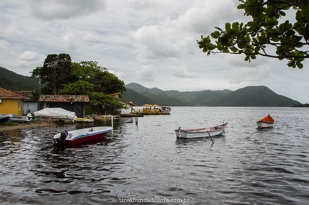 barcos no vilarejo da costa da lagoa, em florianópolis