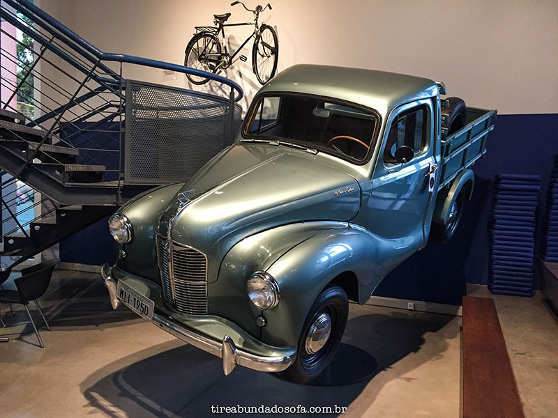 carro antigo exposto no museu WEG, em jaraguá do sul