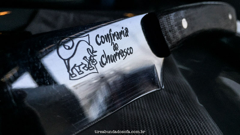 faca personalizada da Confraria do Churrasco, em Jaraguá do Sul