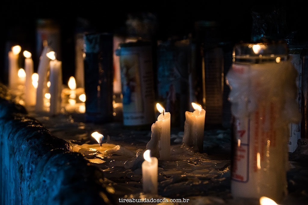 Homenagens deixadas pelos fiéis, no santuário de nossa senhora do caravaggio, em nova veneza
