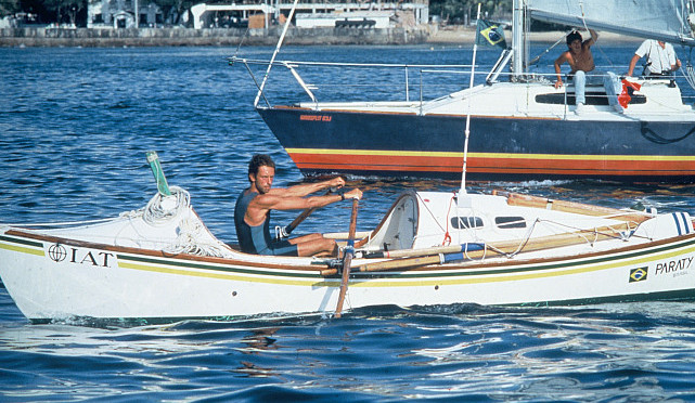 Amyr Klink em seu barco a remo