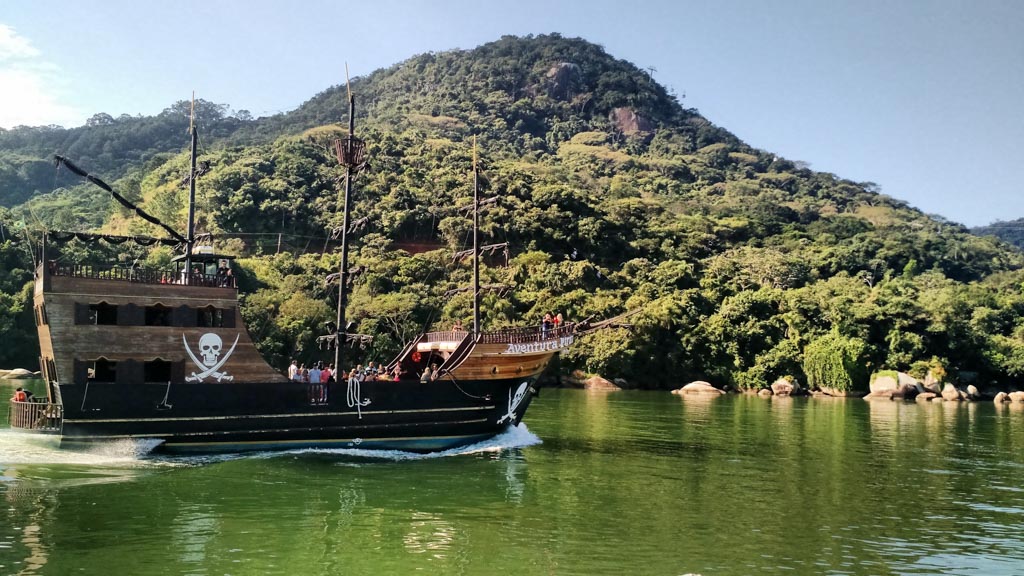 barco pirata em balneário camboriú