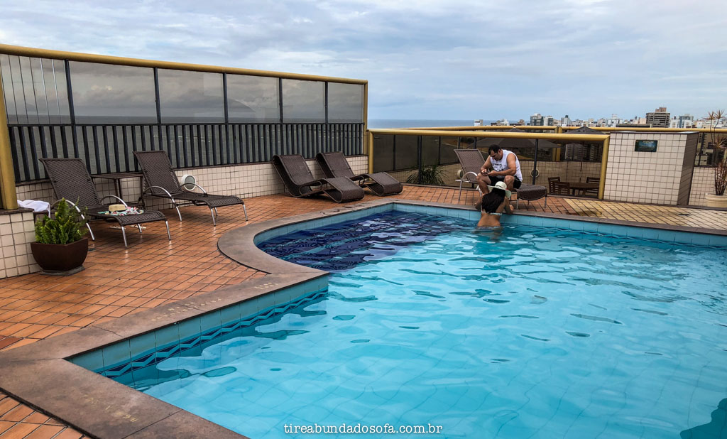 piscina do hotel quality suites vila velha