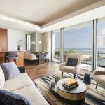 Sala dos apartamentos, no The Ritz Carlton, hotel e resort de luxo em Key Biscayen, Miami