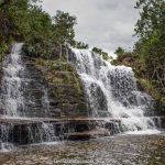 Cachoeira do Salomão, vista de baixo, em Carrancas, Minas Gerais