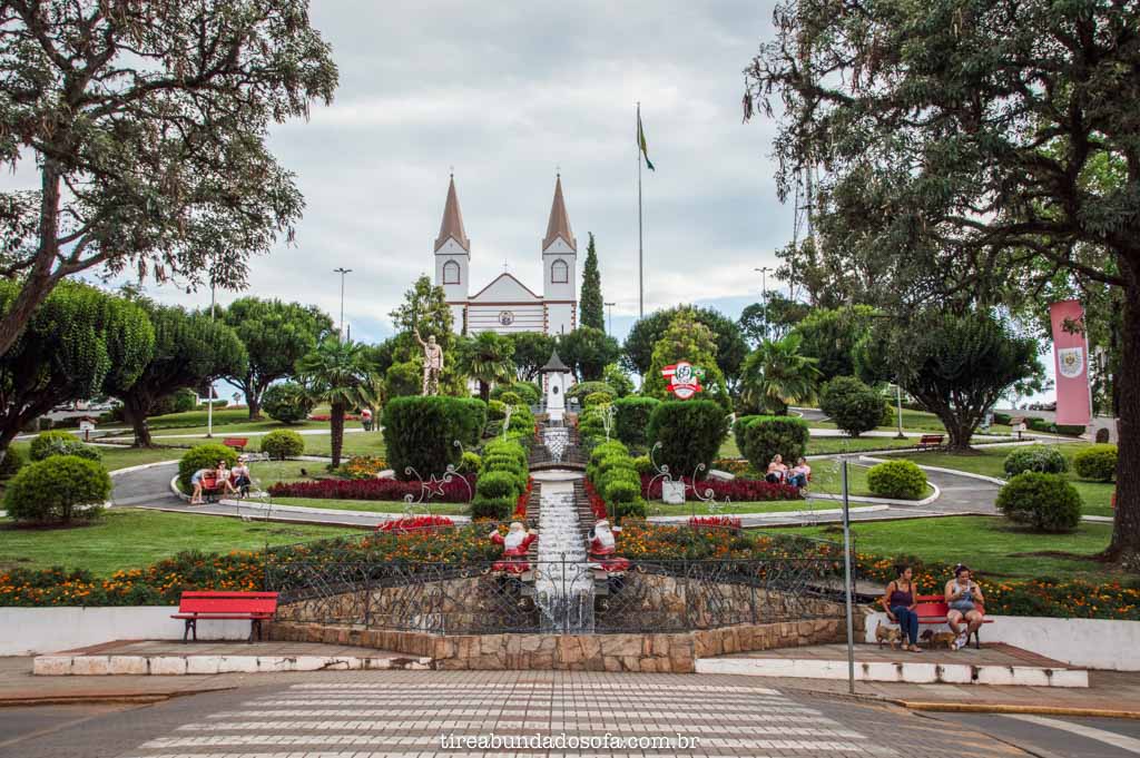 Praça central de Treze Tïlias, em Santa Catarina