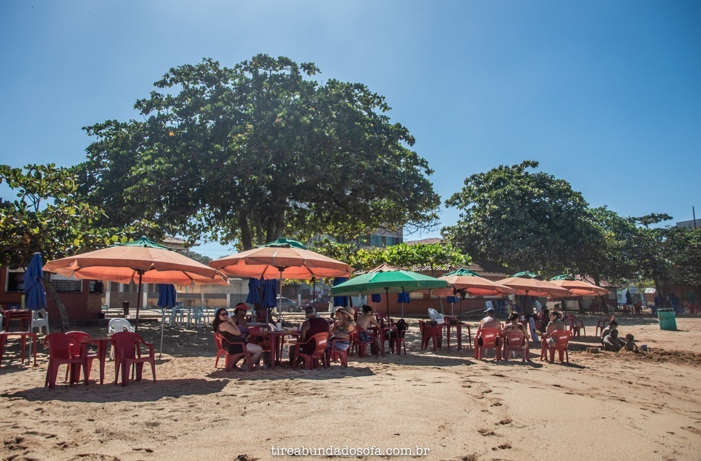 Quiosques na Praia de Castelhanos, em anchieta, es