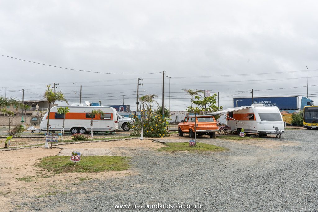 trailers estacionados no camping rota 89, em barra velha, um camping especializado em motorhomes e trailers